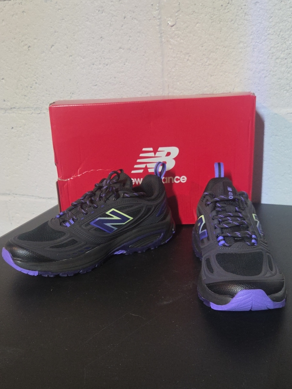 New Balance Womens Fresh Foam 410v9 Black with Purple Accent Athletic Shoes